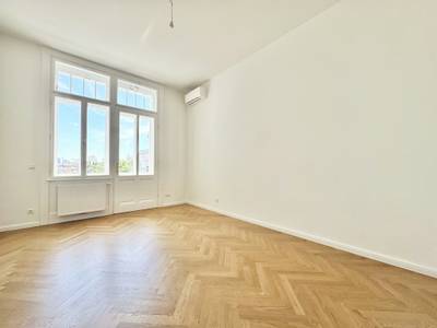 ERSTBEZUG NACH SANIERUNG | TOPLAGE | TRAUMHAFTE ALTBAUWOHNUNG MIT BALKON | HELLE 4 ZIMMER | U-BAHN-NÄHE – Bild 12