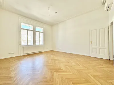 ERSTBEZUG NACH SANIERUNG | TOPLAGE | TRAUMHAFTE ALTBAUWOHNUNG MIT BALKON | HELLE 4 ZIMMER | U-BAHN-NÄHE – Bild 9
