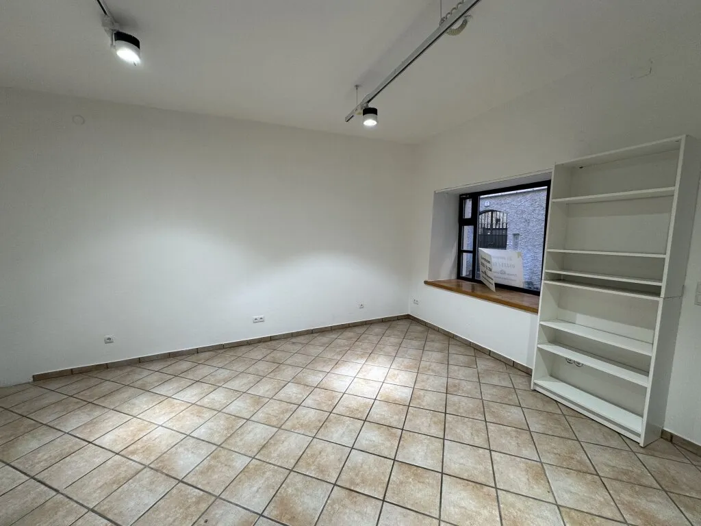 Neuwertiges Geschäftslokal in Hall in Tirol - Top Lage, nur EUR 600.- Miete! - Ansicht 2