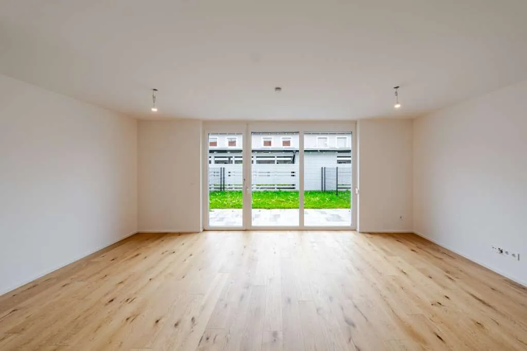 LETZTE CHANCE: Hochwertiges Wohnen auf zwei Ebenen, Garten, Carport & Terrasse - Ansicht 2