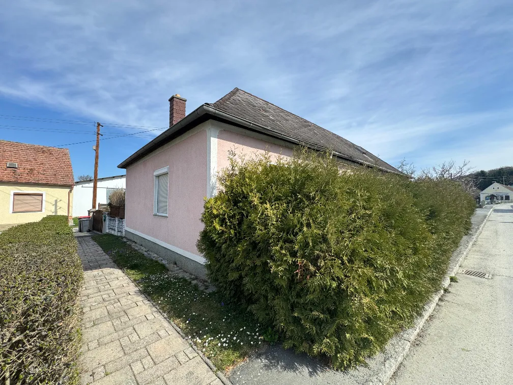 Charmantes Wohnhaus mit Entwicklungspotenzial auf einem kleinen Grundstück in Badersdorf – pohled 3