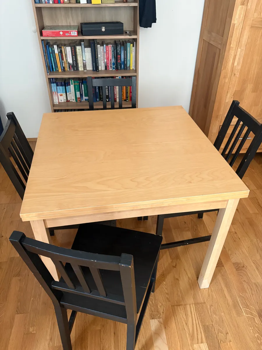 Ikea Esstisch 90x90 ausziehbar inkl. 4 Stühle, € 50,- (1090 Wien)
