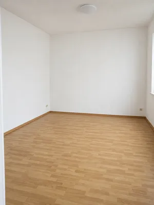 3-Zimmer-Wohnung mieten in Neunkirchen – 80 m², € 750 – Bild 2 von 10