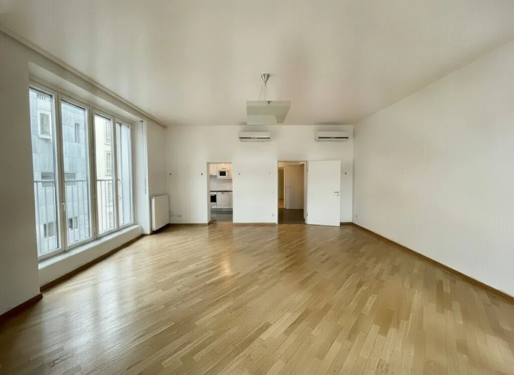 In Renovierung - UNBEFRISTET: Klimatisierte, helle Wohnung mit fantastischem Blick auf den Stephansdom / Under renovation - UNLIMITED RENT: Air-conditioned, bright flat with a fantastic view of St S - Ansicht 3