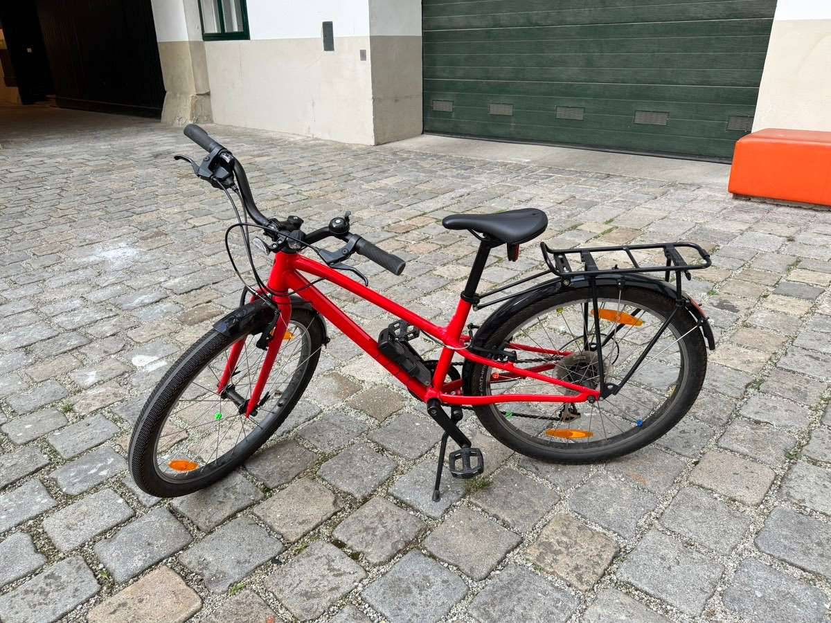 Kinderfahrrad Specialized Jett 24 Zoll (8-10 Jahre) komplett ausgestattet,   350,- (1020 Wien) - willhaben