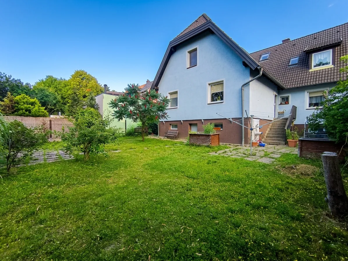 WOHLFÜHLOASE IN STOCKERAU - 2-FAMILIENHAUS MIT EIGENGARTEN UND POOL - Ansicht 2
