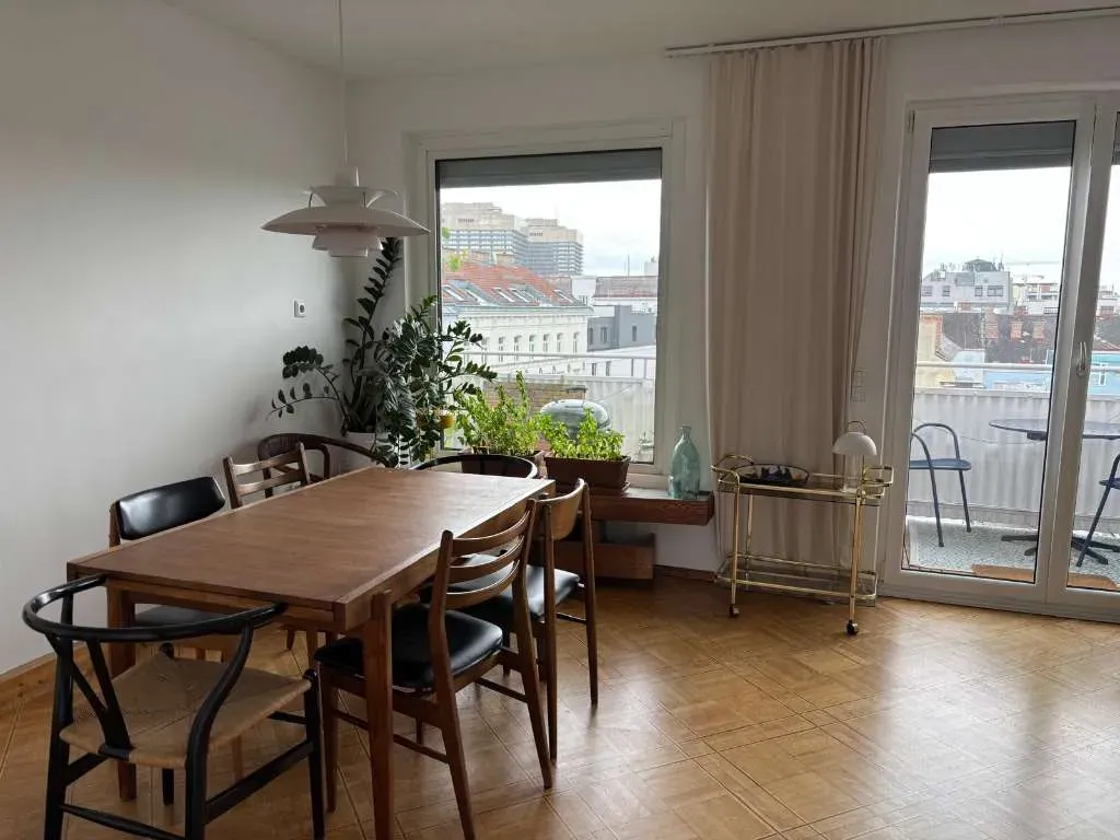 Lichtdurchflutete Wohnung in AKH Nähe mit zwei Balkonen und Panoramablick über Wien - Widok 3