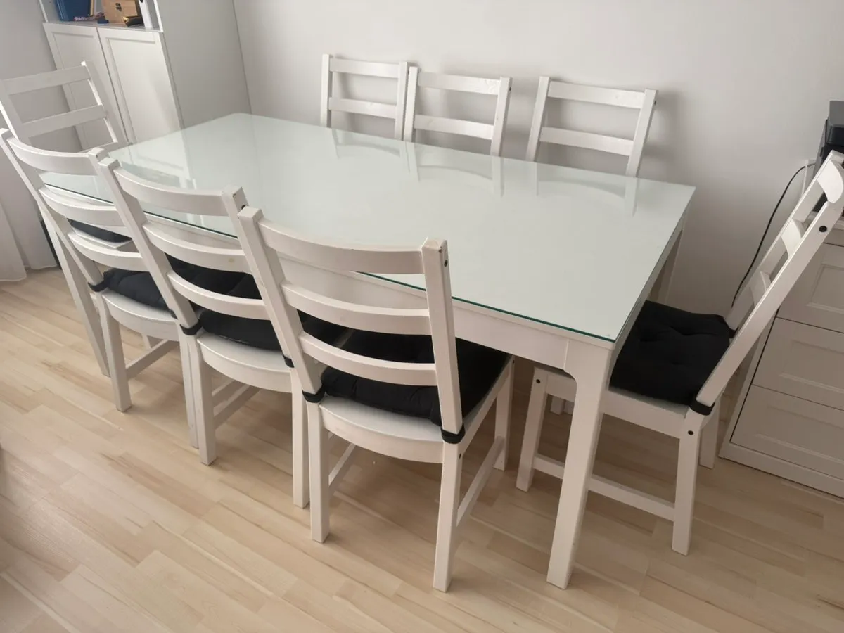 IKEA Esstisch ausziehbar mit 8 Sesseln + Glasplatte, € 290,- (5020 Salzburg)
