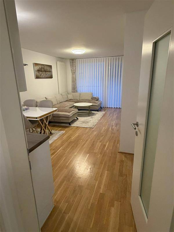 BITTE KEINE ANFRAGEN MEHR!!! Moderne 3-Zimmer-Wohnung mit Balkon & Top-Lage nahe R19 / Q19 - Ansicht 2