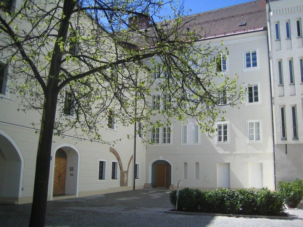 Sonnige 67 m² Stadtwohnung mit Balkon und Parkplatz, 3 Zimmer, Schloss Pollheim - Ansicht 3