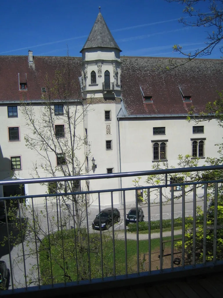 Sonnige 67 m² Stadtwohnung mit Balkon und Parkplatz, 3 Zimmer, Schloss Pollheim - Ansicht 2