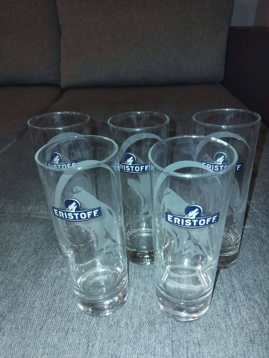 Angeboten werden, 5 Stück, Eristoff - Wodka Gläser, in einem Top Zustand, die Höhe ist 16,5 cm, der Durchmesser beträgt am oberen Rand 5,8 cm, der Preis ist für alle 5 Gläser,