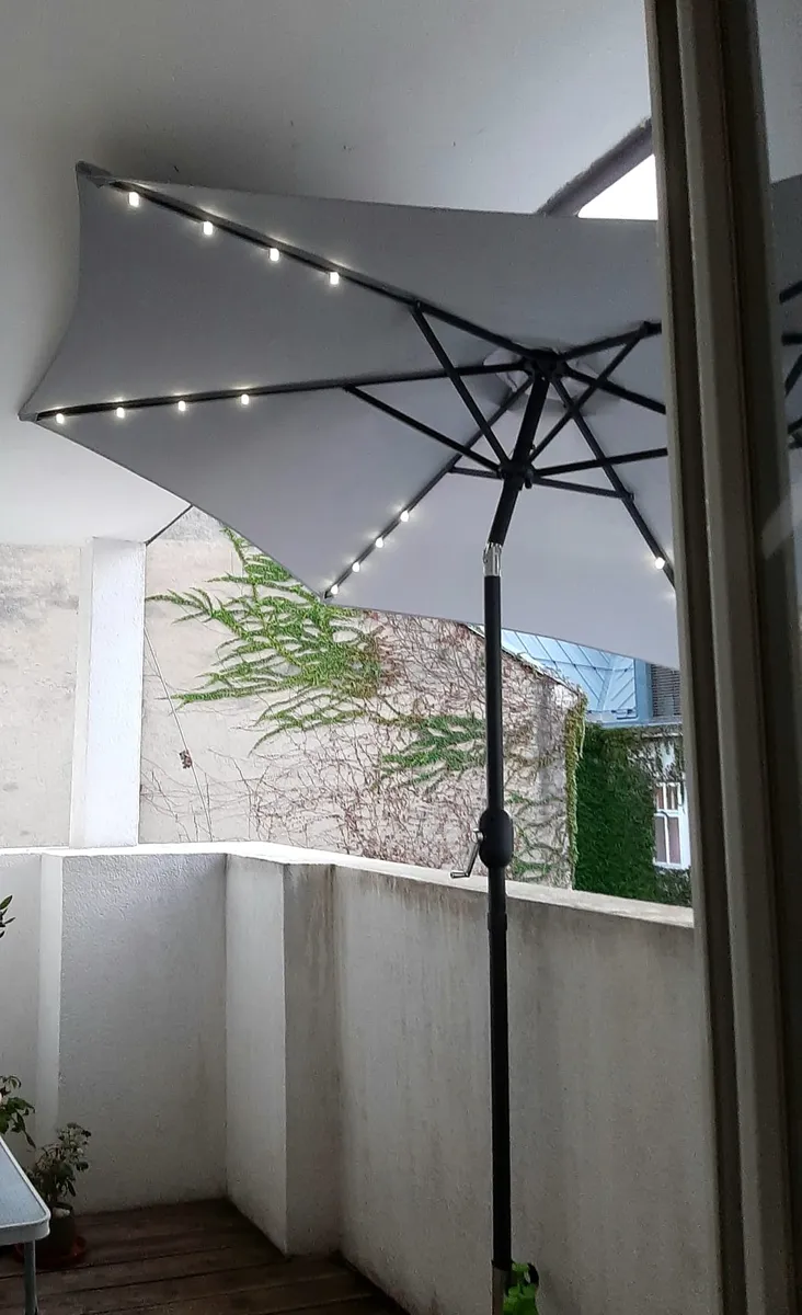 Sonnenschirm Wando Ø270cm LED + OBI Granit-Schirmständer Granada 20kg, € 40,- (1030 Wien)