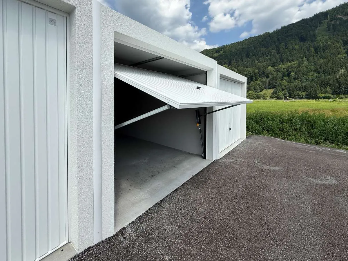 Einzelgarage mit 16,50 m², sicherer Stellplatz mit elektrischem Schwingtor in Liezen zu vermieten ! - Ansicht 2