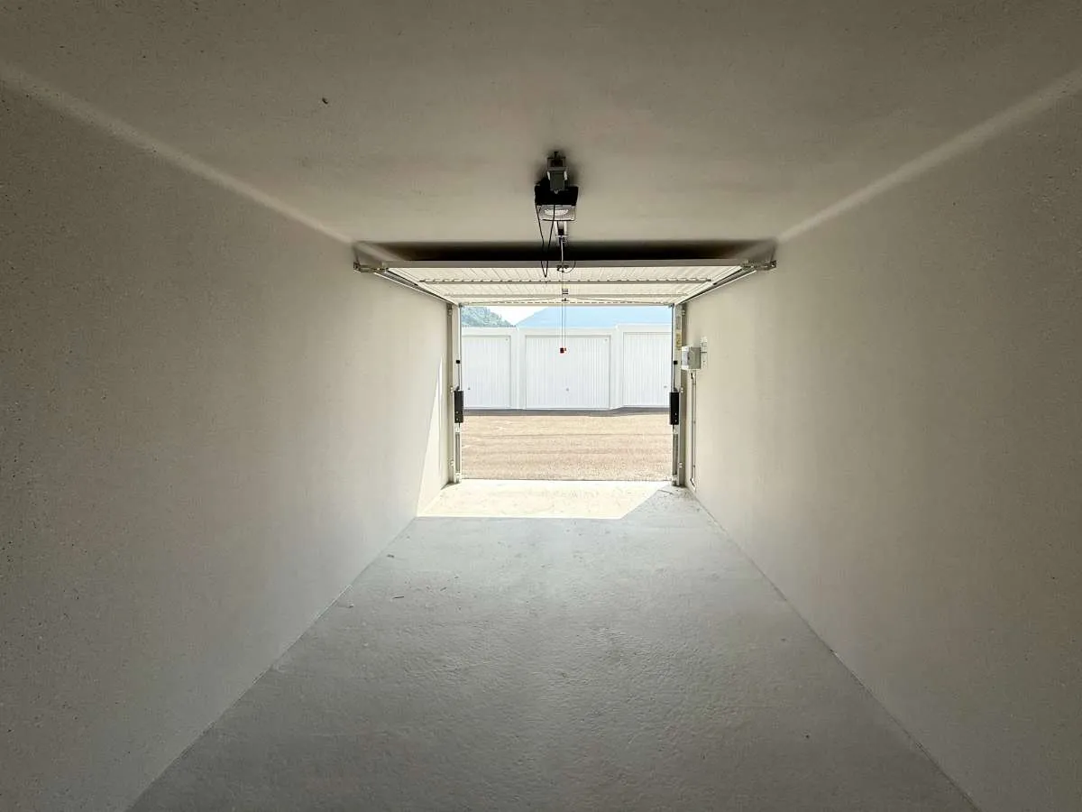 Einzelgarage mit 16,50 m², sicherer Stellplatz mit elektrischem Schwingtor in Liezen zu vermieten ! - Ansicht 3