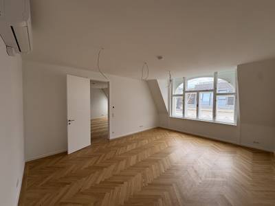 Stilvolle 4 Zimmer Altbau-Wohnung mit großzügiger Dachterrasse im Herzen von 1010 Wien zu mieten