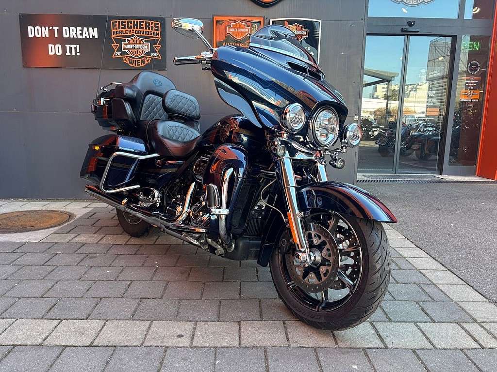 Harley-Davidson CVO Ultra Limited FLHTKSE Tourer