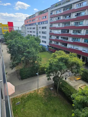 Zentrale 2-Zimmer-Wohnung in 1100 Wien (U1 - Altes Landgut) vollmöbliert - Koffer packen und einziehen! – Bild 2