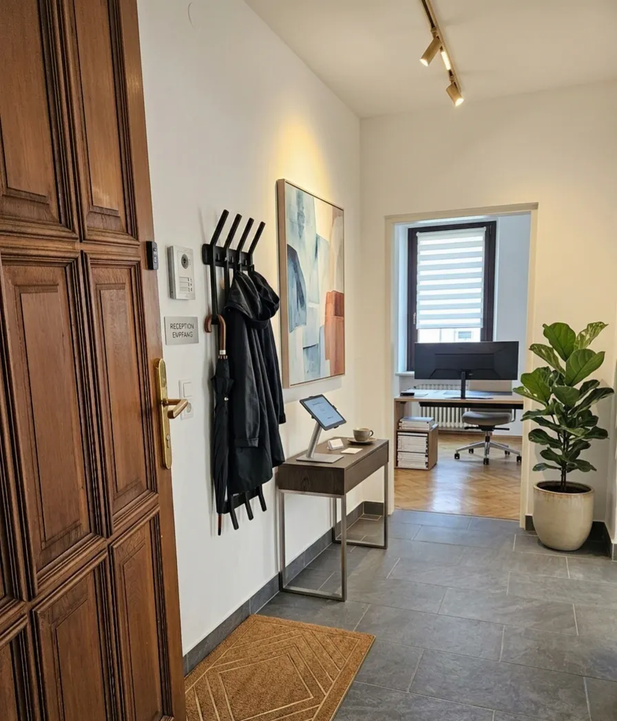 Büro, Ordination, Therapeutische Praxis: Großzügige 4-Zimmer-Wohnung mit Erker und Privatstellplatz - Ansicht 2
