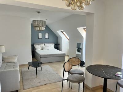 voll möblierte 1-Zimmer-DG-Wohnung in 1060 Wien mit Einbauküche und Aufzug zu mieten!