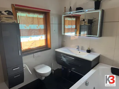8-Zimmer-Gewerbeimmobilie kaufen in Gmunden – 225 m², € 619.000 – Bild 9 von 16