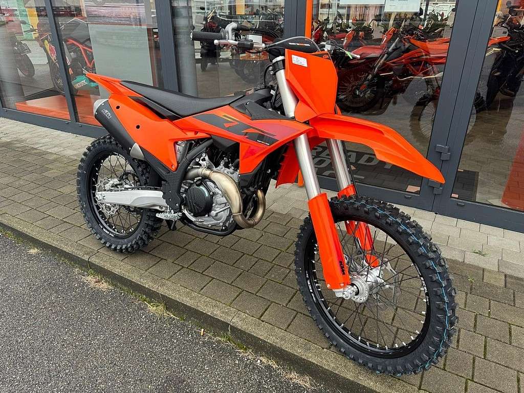 KTM 450 SX-F Aktion Modell 2025 lagernd & sofort ve... Motocross