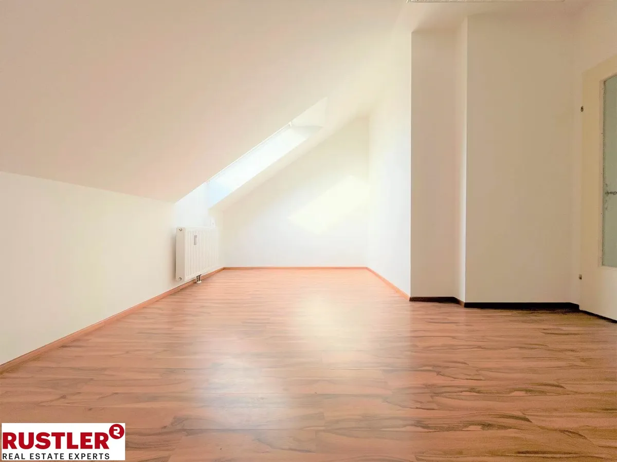 UNI-NÄHE | Kompakte Dachgeschosswohnung mit separater Küche - Ansicht 2