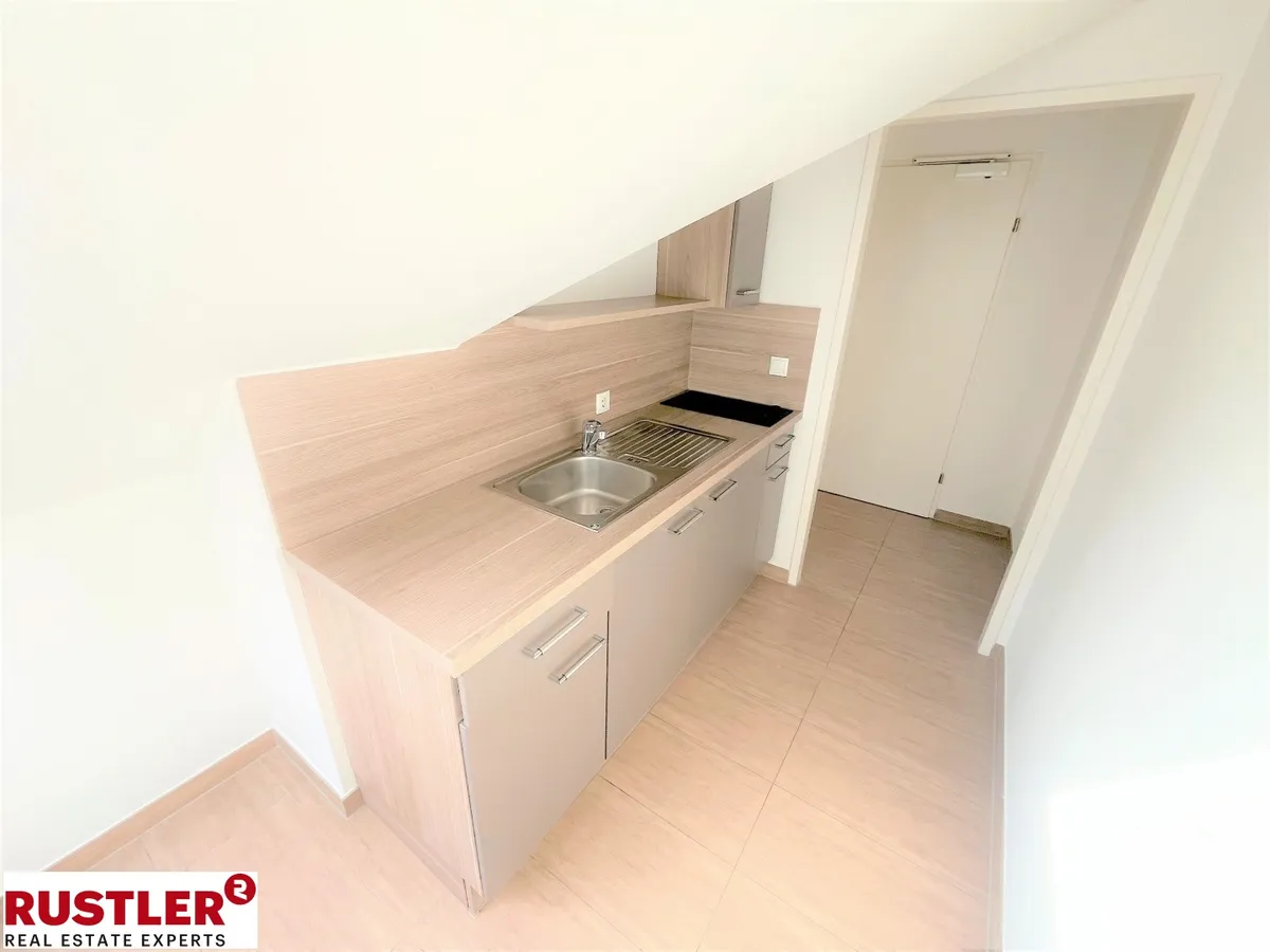 UNI-NÄHE | Kompakte Dachgeschosswohnung mit separater Küche - Ansicht 3