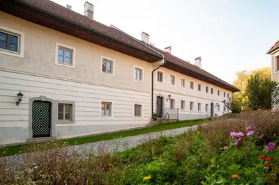 1-Zimmer-Wohnung mieten in Linz Land – 83 m², € 1.014 – Bild 1 von 12