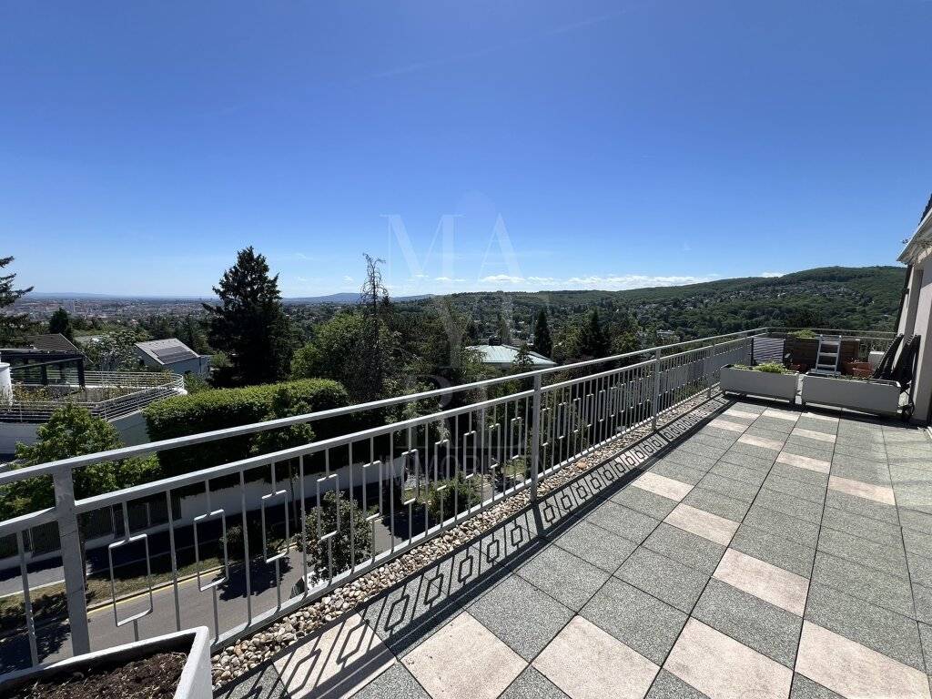 teilmöblierte Maisonette mit Terrassen und Fernblick, nahe zu Amadeus School, Wien