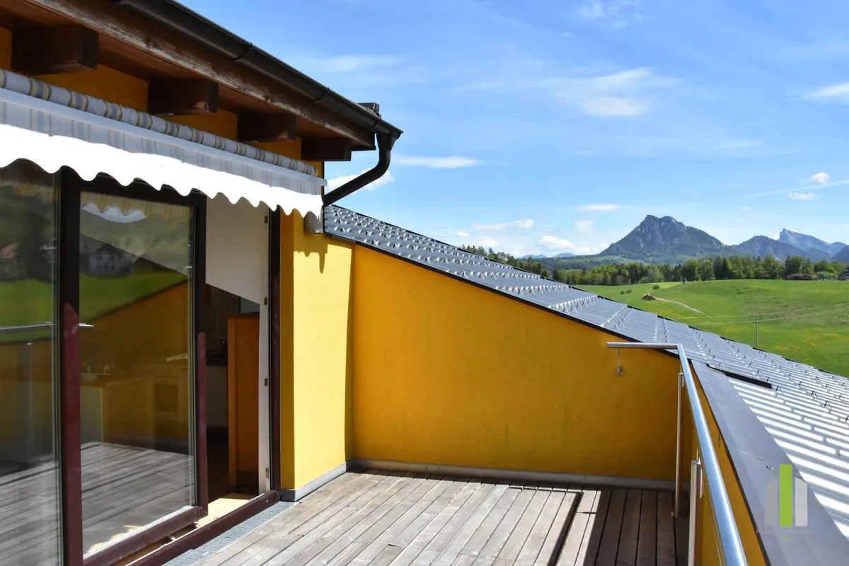 Sonnige 4 Zi-Dachgeschosswohnung mit Terrasse und Balkon! – pohled 2