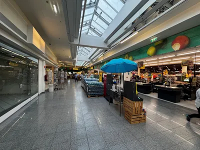 Gewerbeimmobilie mieten in Baden – 555 m², € 5.550