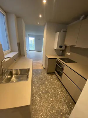 Helle, hochwertige 2 Zimmer Wohnung mit Balkon im 5. Liftstock – Bild 3