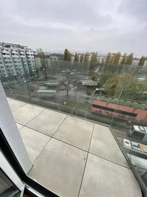 Helle, hochwertige 2 Zimmer Wohnung mit Balkon im 5. Liftstock