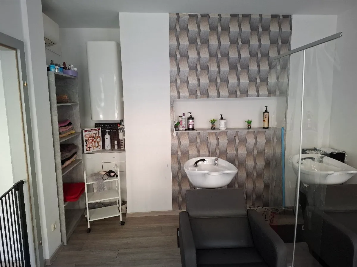Möbliertes Friseurgeschäft - Ansicht 2