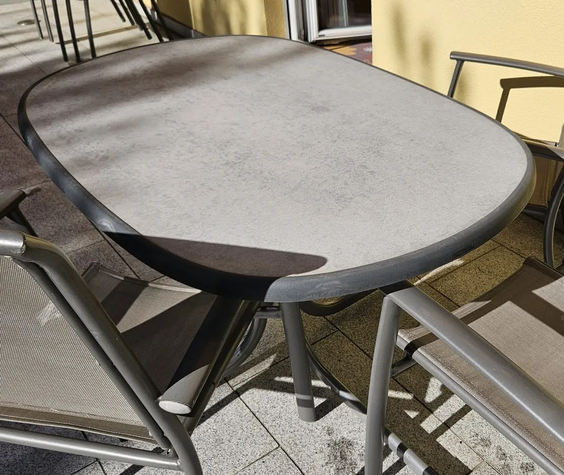 Gartentisch, stabil (135x86) Gebraucht, aber absolut intakt!, € 25,- (2540 Bad Vöslau)
