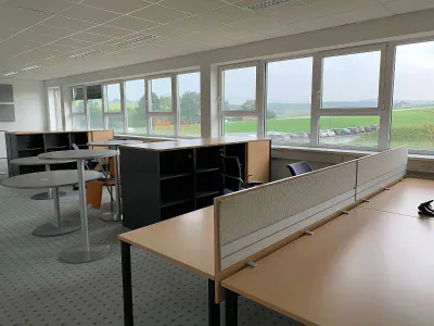 15-Zimmer-Gewerbeimmobilie mieten in Vöcklabruck – 900 m², € 10 – Bild 13 von 13