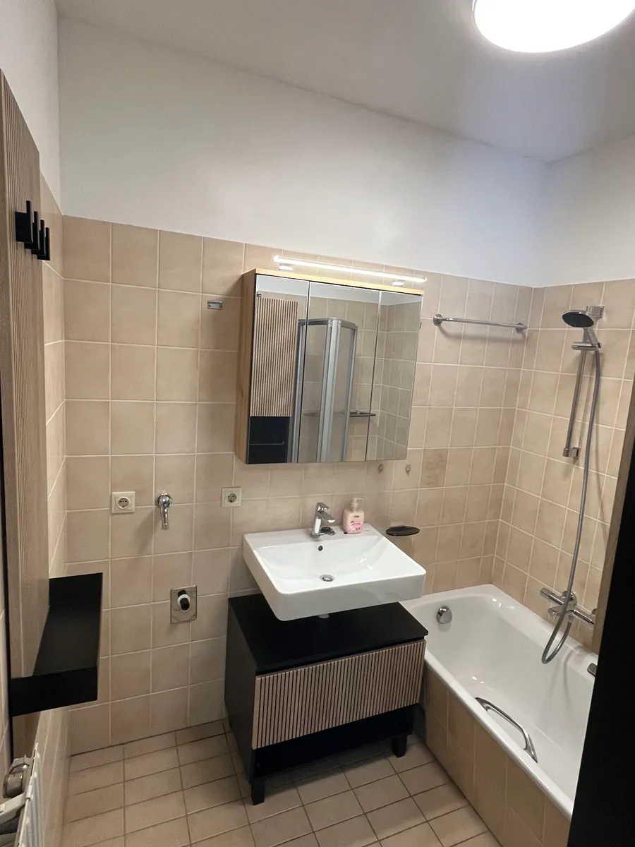 Erstbezug nach Sanierung in ruhiger Lage im Zentrum von Korneuburg - 2 Zimmer mit Balkon, Garage & Lift - Ansicht 3
