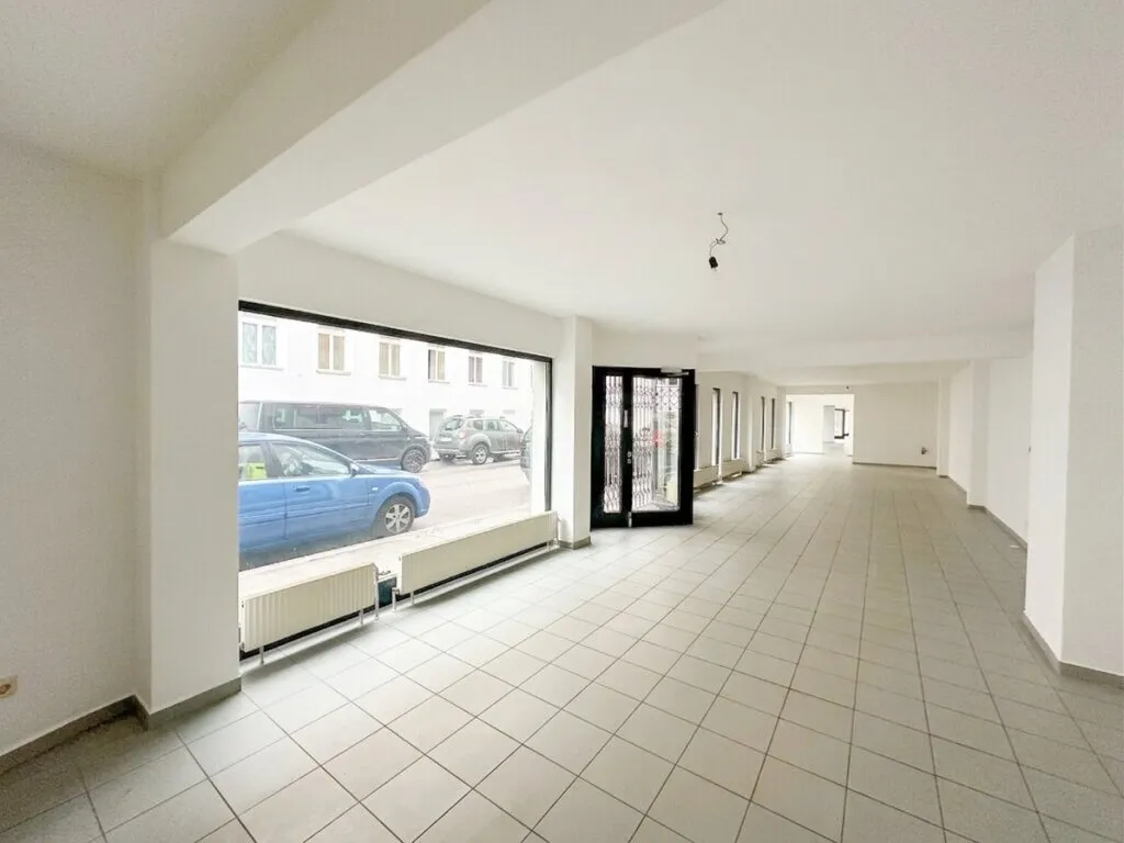 Kosmetikstudio, Bettenstudio, Schauraum, Geschäftslokal .... - Große Schaufenster und 3 Eingänge. UNBEFRISTET. – pohled 3