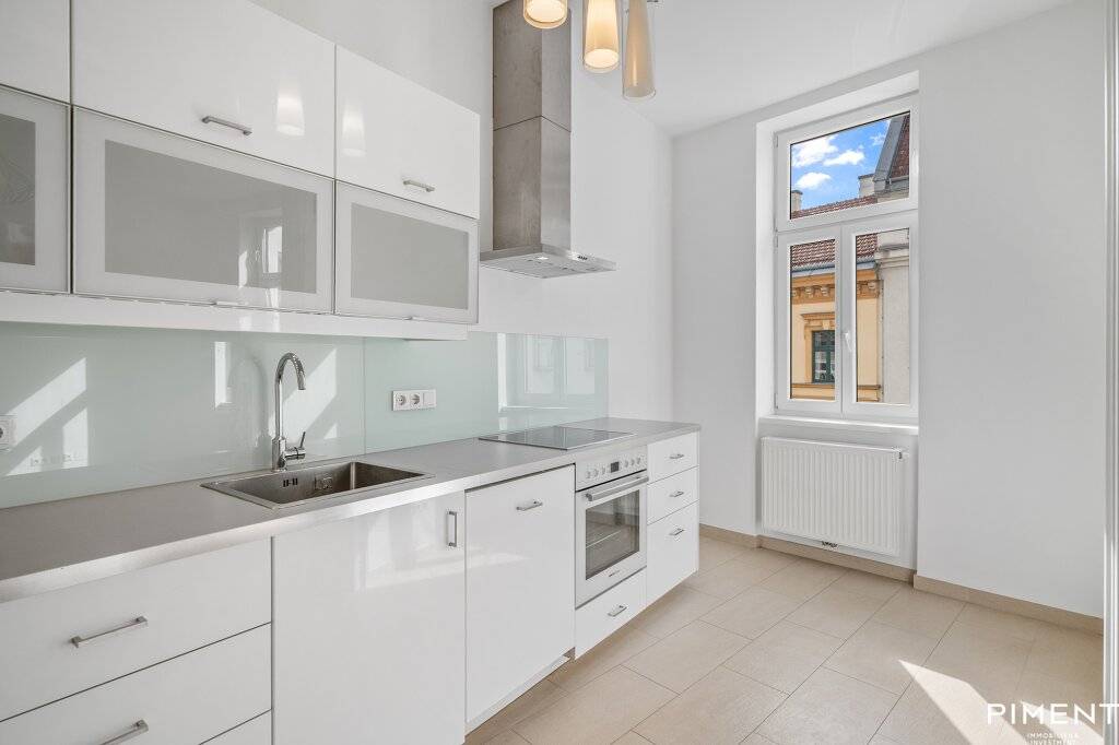 Wunderschöne 4-ZIMMER-ALTBAUWOHNUNG mit Balkon nahe Schlossquadrat - Ansicht 2
