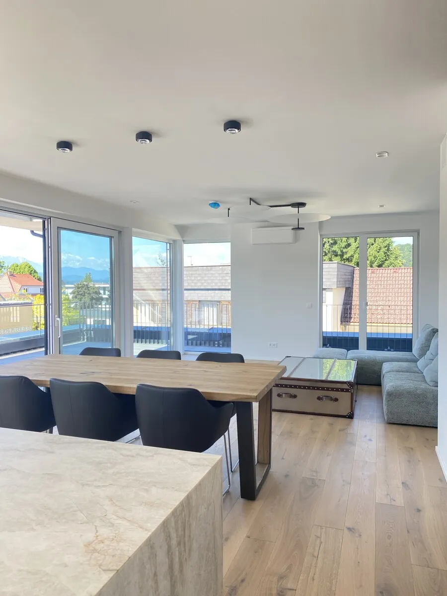 EXKLUSIVES PENTHOUSE am Wörthersee - teilmöblierte Luxuswohnung mit priv. Seezugang und Boje ! - Ansicht 3