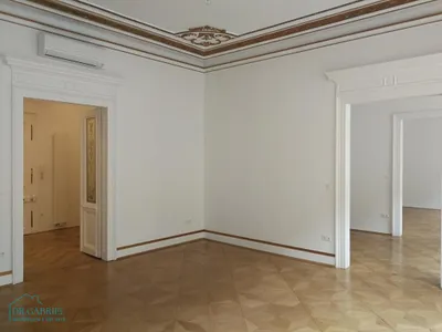 REPRÄSENTATIVE ALTBAUETAGE MIT KLEINEM BALKON – Bild 3