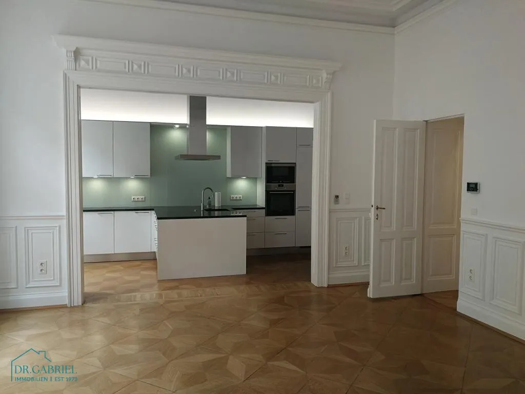 REPRÄSENTATIVE ALTBAUETAGE MIT KLEINEM BALKON, Wien