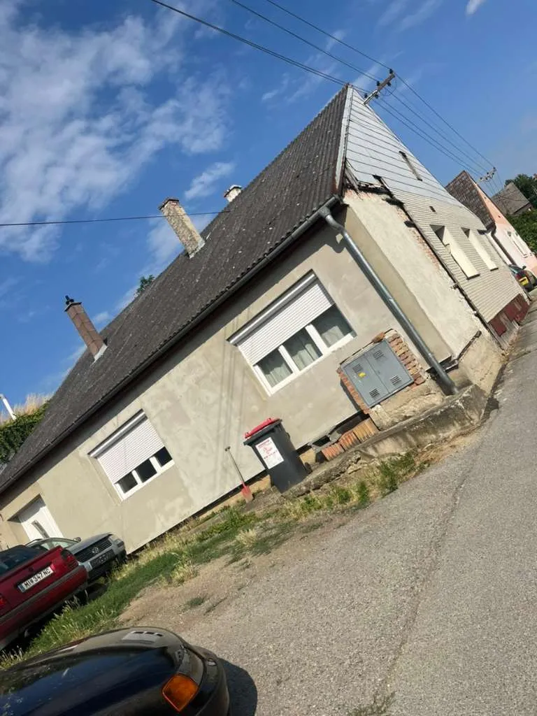 Einfamilienhaus mit Halle, Hausbrunn