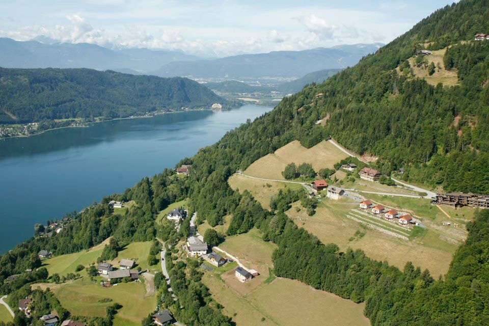 Touristische Liegenschaft in atemberaubender Aussichtslage mit Blick über den Ossiacher See - Widok 3