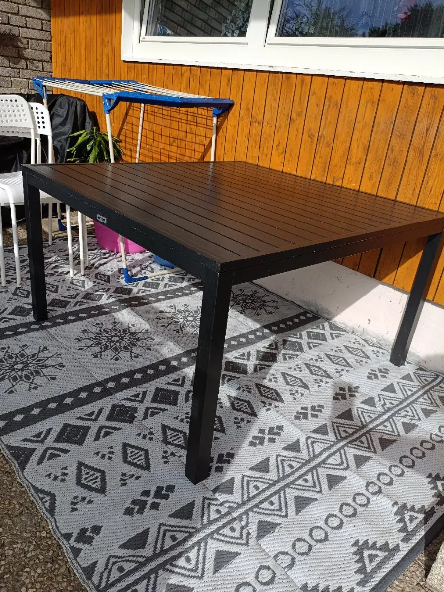 Kettler Aluminium Loungetisch / Gartentisch 120x120 cm wetterfest schwarz / anthrazit, € 165,- (4861 Schörfling)