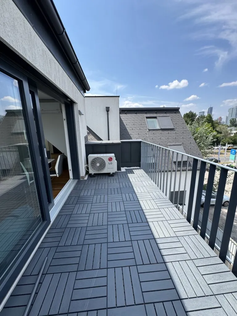 Top Floor Apartment with A/C and Terrace near VIC - Ansicht 3
