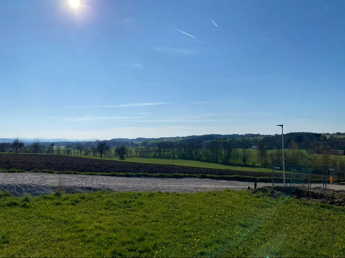 Sonniges Baugrundstück – pohled 3