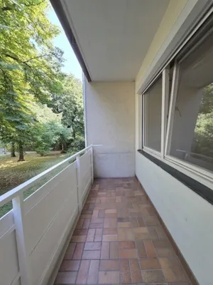 Attraktive 2-Zimmer-Wohnung mit Loggia in Grünlage – Bild 3