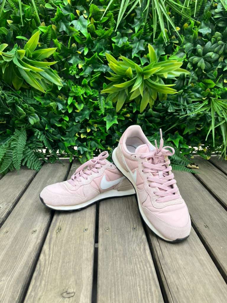 Nike internationalist rosa hotsell